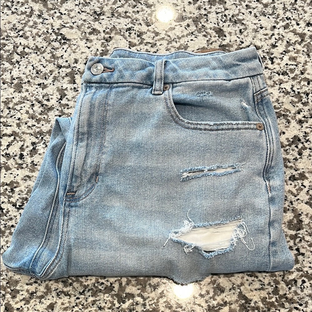 American Eagle Women’s Curvy Mom Jean Distressed Light Wash Stretch Size 16